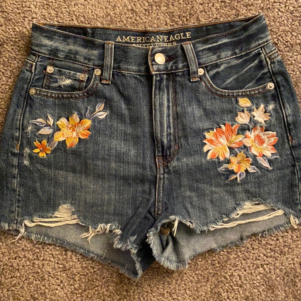 American Eagle embroidered mom shorts!